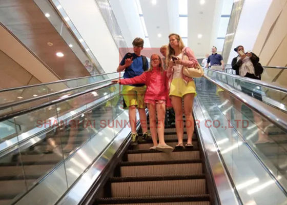 Escalera móvil interior del centro comercial del pasajero respetuosa del medio ambiente