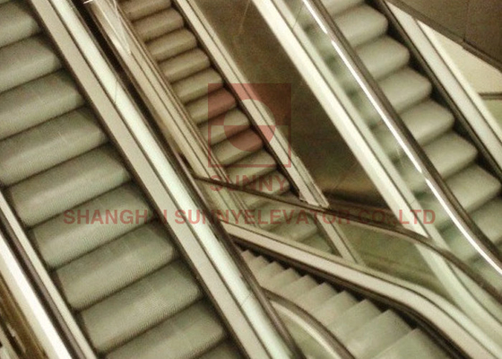35 tipo de impulsión del grado VVVF barandilla de acero inoxidable de la escalera móvil interior del pasajero