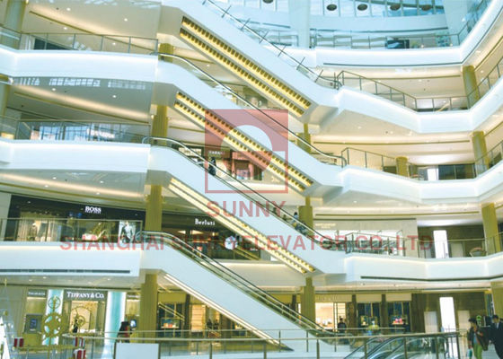 escalera móvil interior grande de la capacidad 1000kw con la anchura del paso de 1000m m de alta resistencia